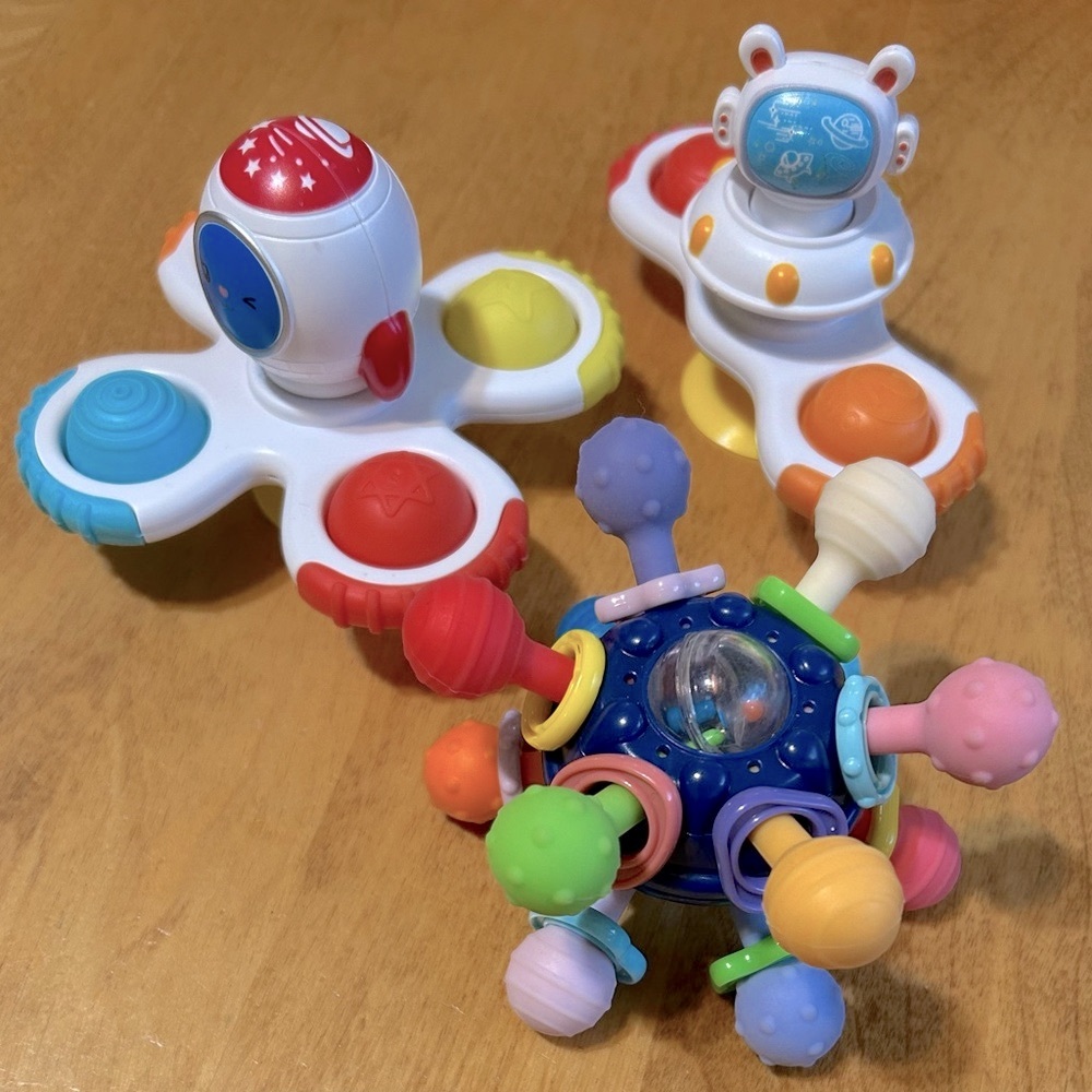 Baby Toys: High Chair /Bath Tub Spinners and Teething/Gripper Ball